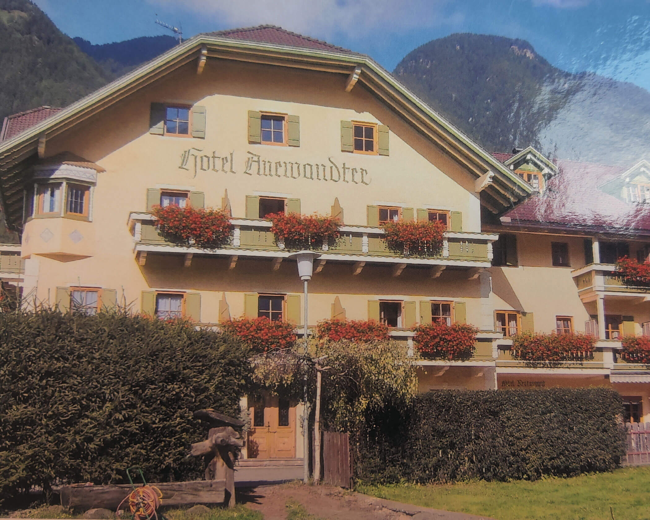 The Hotel Anewandter in the past, viewed from the outside