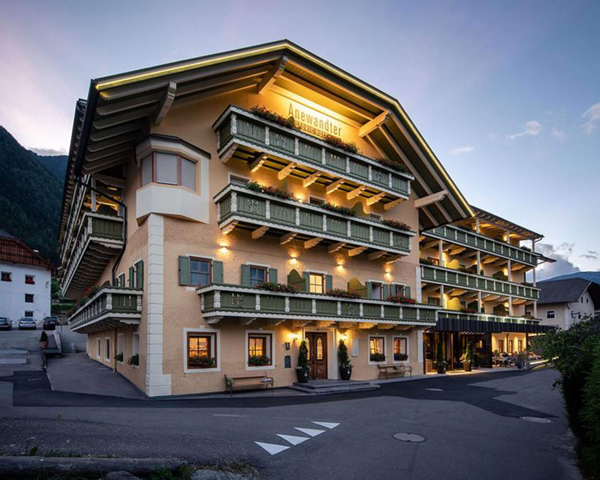 The Hotel Anewandter from the outside in the evening