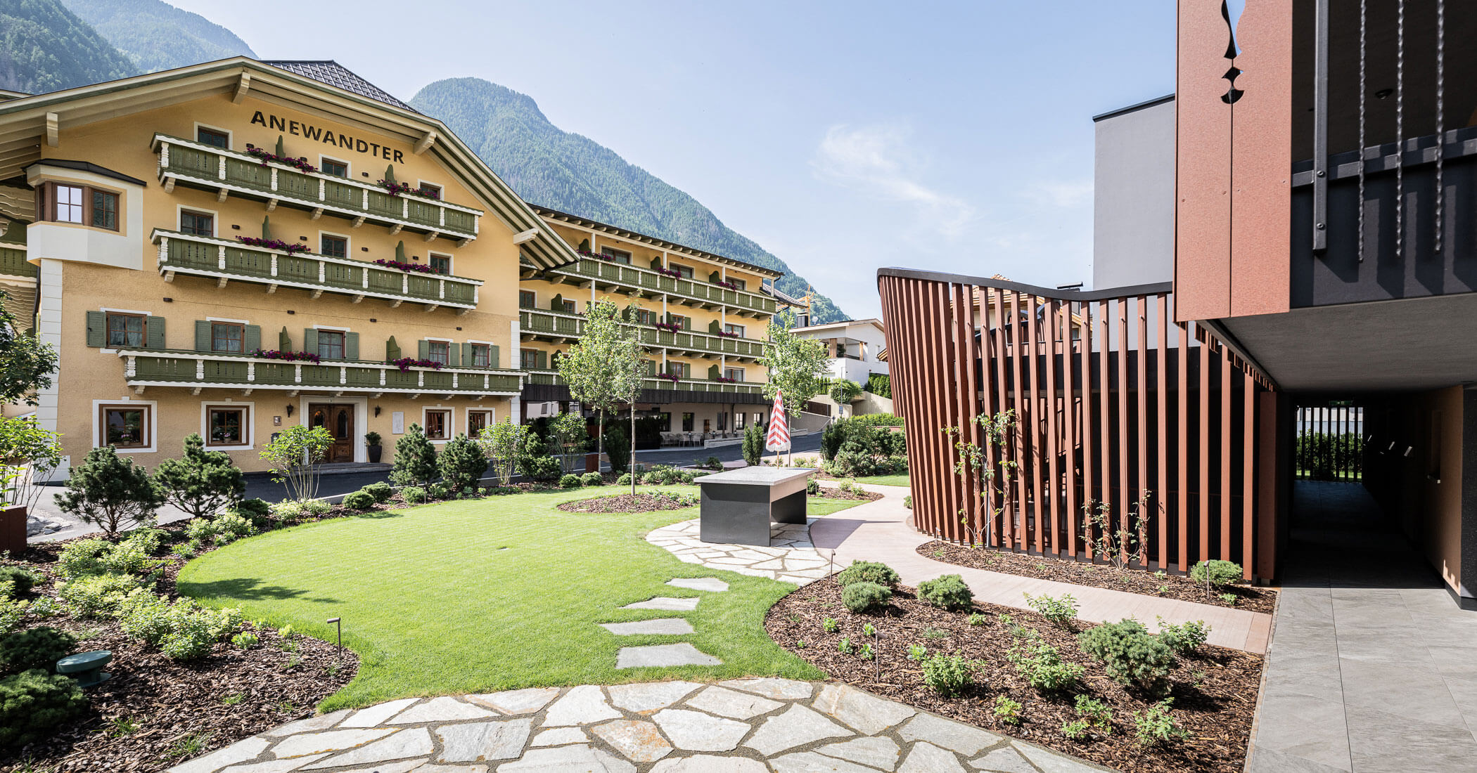 The Hotel Anewandter from the outside with the new building and garden