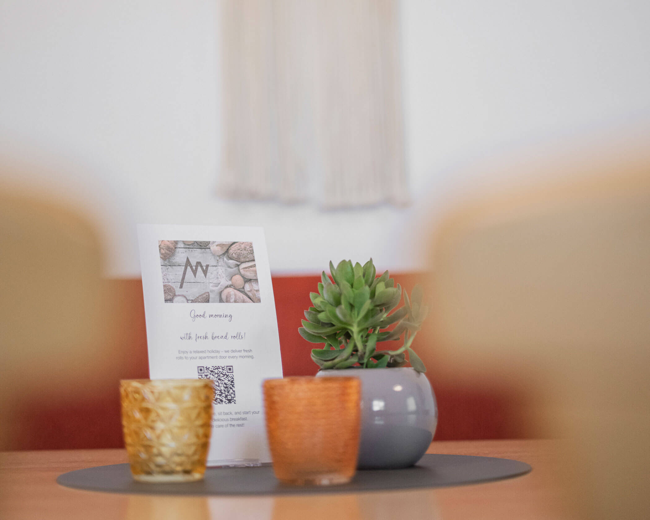 Begrüßungskärtchen mit Dekoration im Apartment Typ B - Hotel Anewandter