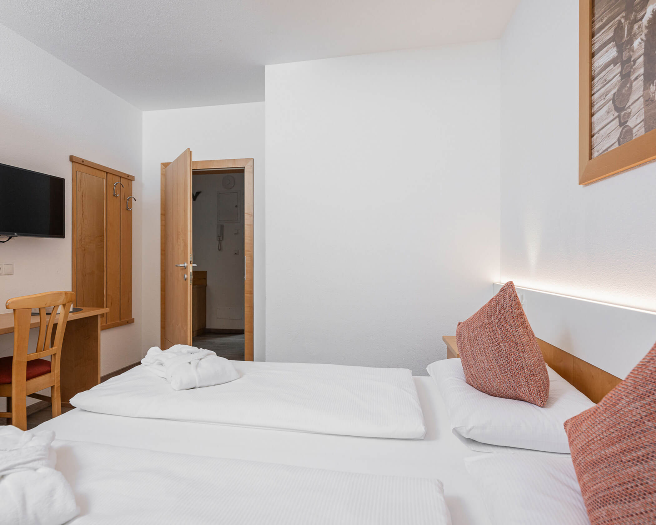 Schlafzimmer mit Doppelbett im Apartment Typ C - Hotel Anewandter