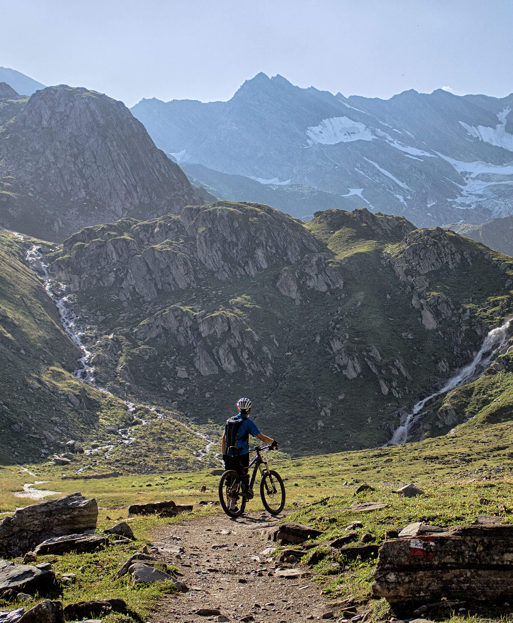 A cyclist in the South Tyrolean mountains in summer - Hotel Anewandter
