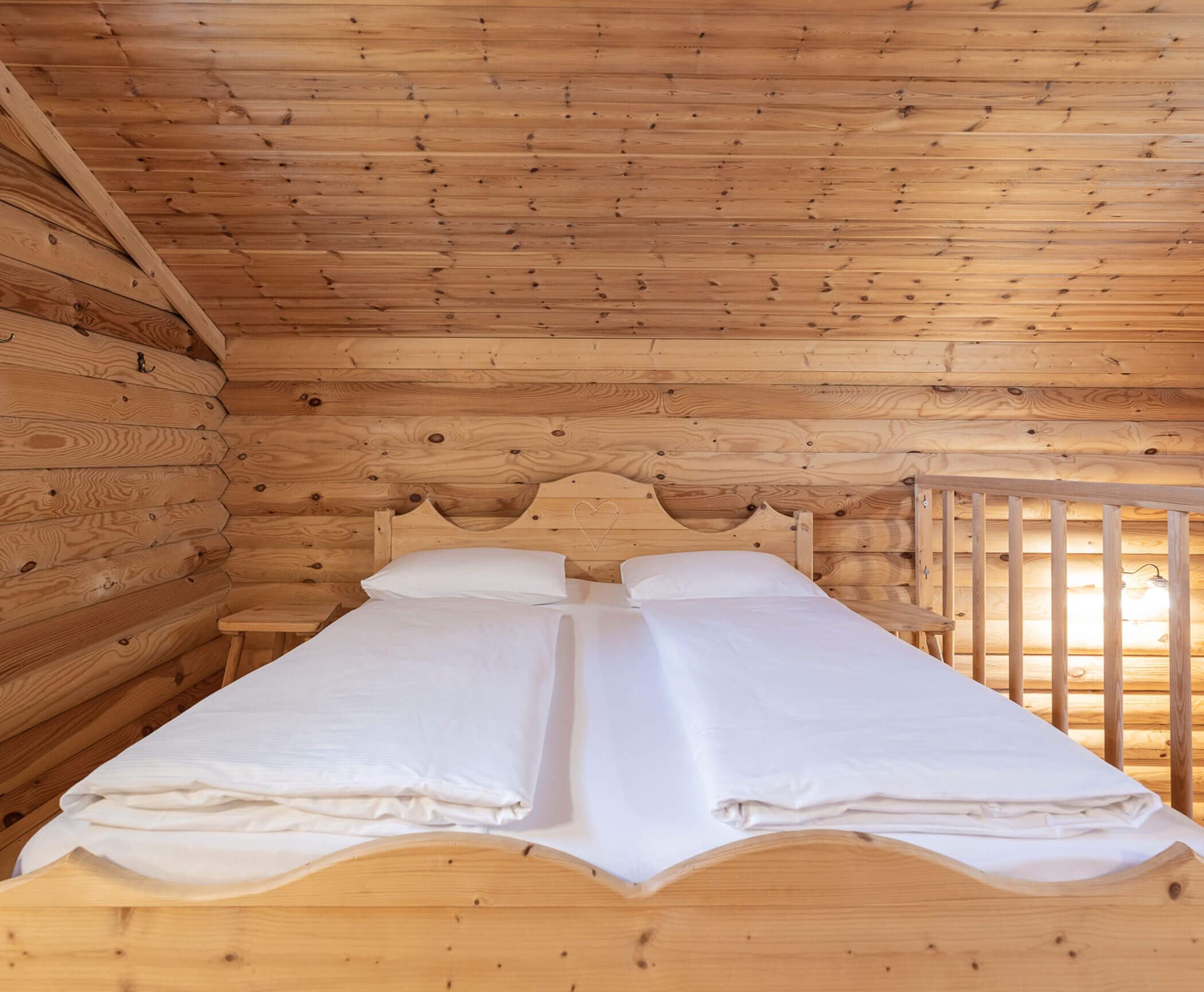 Doppelbett im Blockhaus - Hotel Anewandter