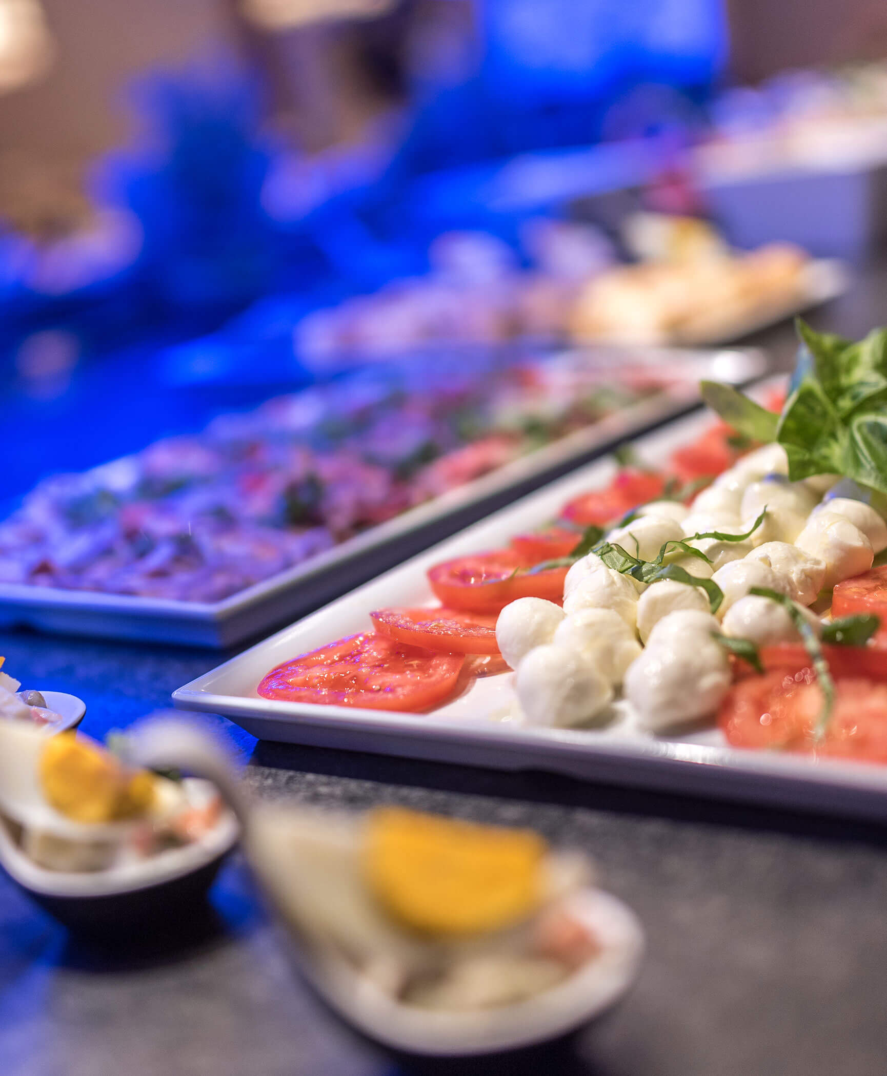 Buffet di insalate con pomodori e mozzarella - Hotel Anewandter