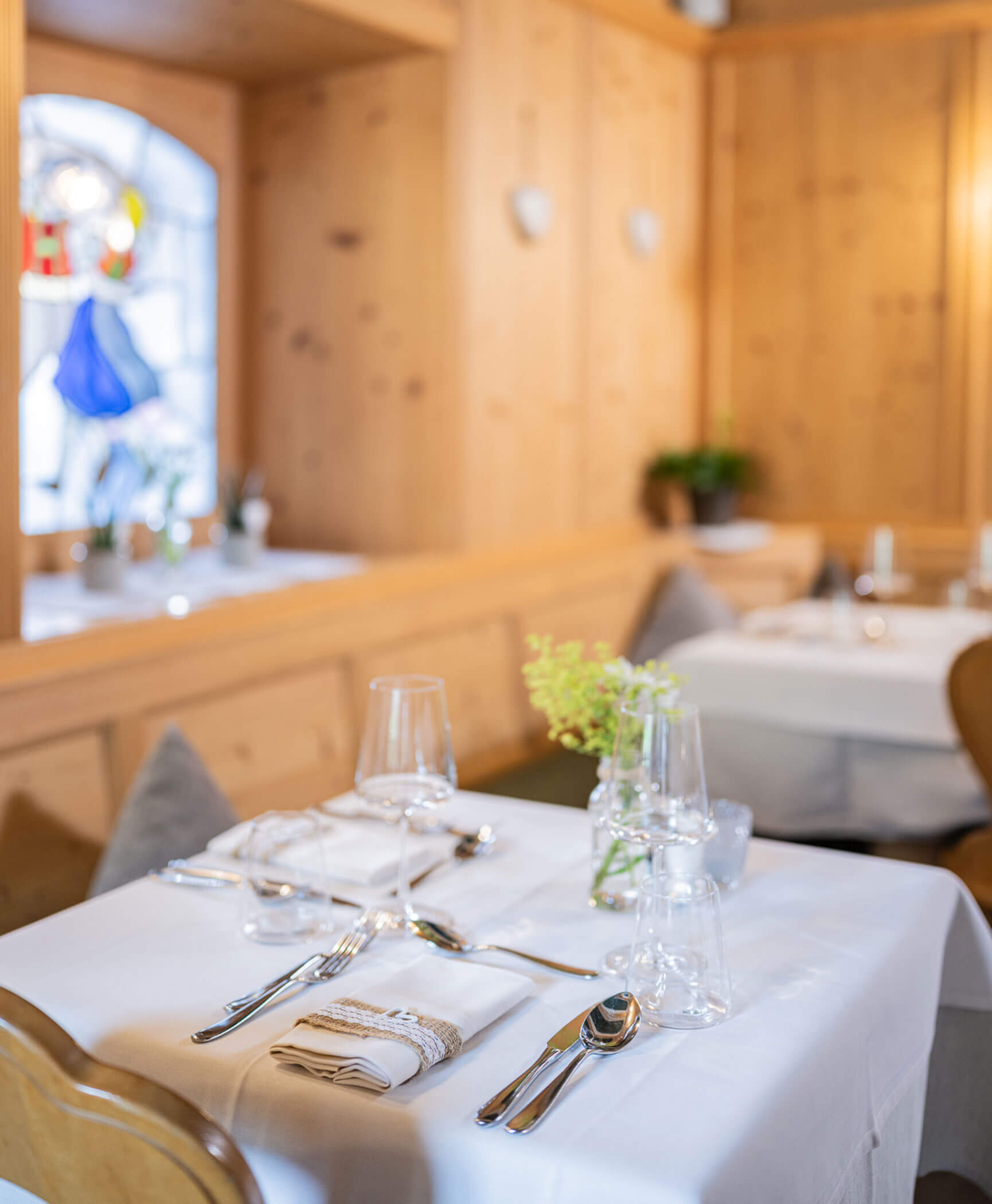 Tavolo apparecchiato nella sala da pranzo - Hotel Anewandter