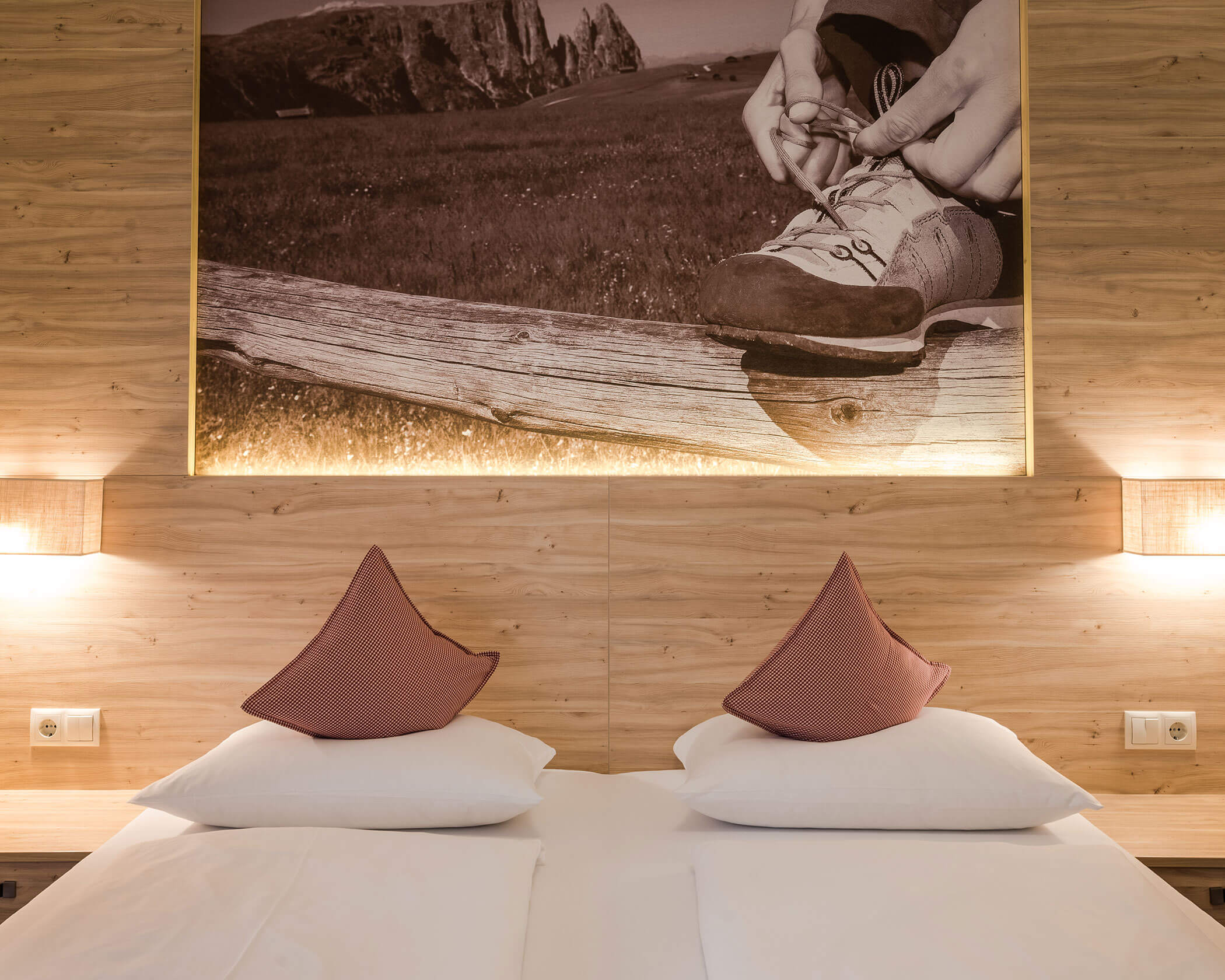 Letto matrimoniale con illuminazione chiara nella camera doppia - Hotel Anewandter