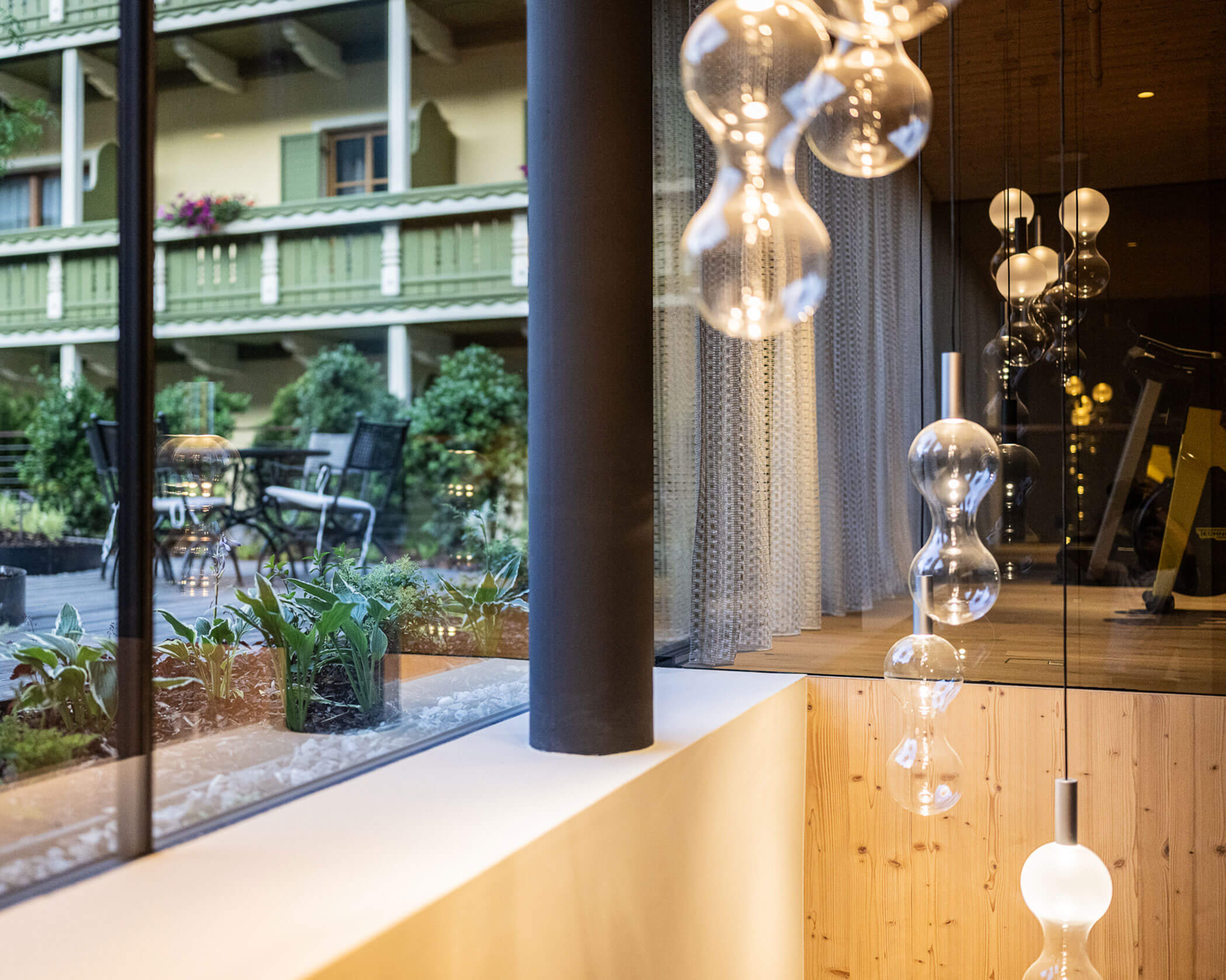 Wellnessbereich mit Blick auf die Terrasse - Hotel Anewandter