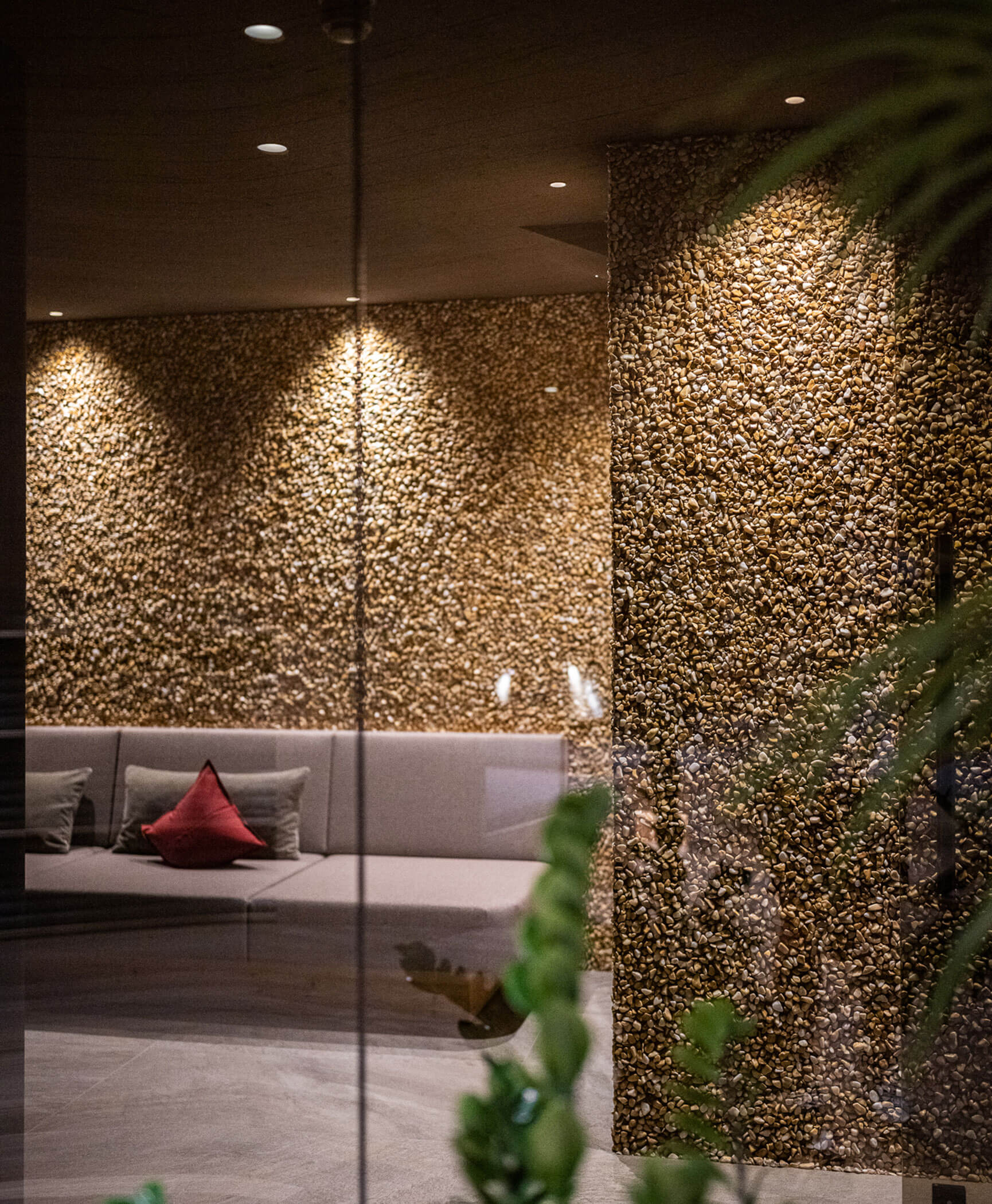 Wellnessbereich mit einem Sofa - Hotel Anewandter