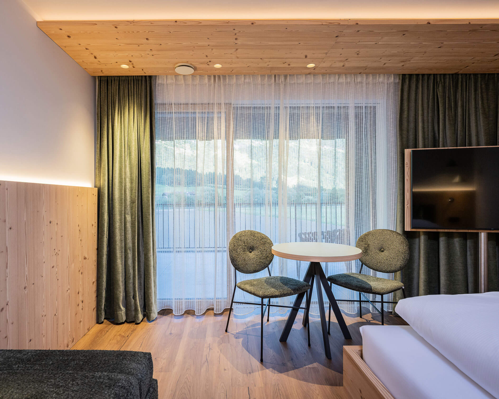 La camera doppia Garden Superior con tavolo rotondo e due sedie - Hotel Anewandter