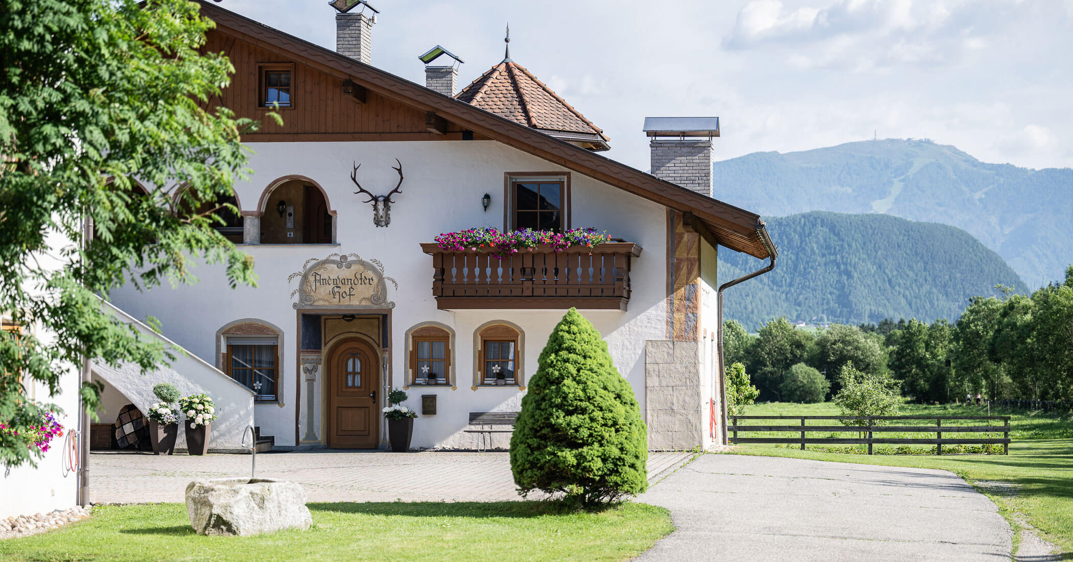 Der Anewandter Hof von außen im Sommer - Hotel Anewandter