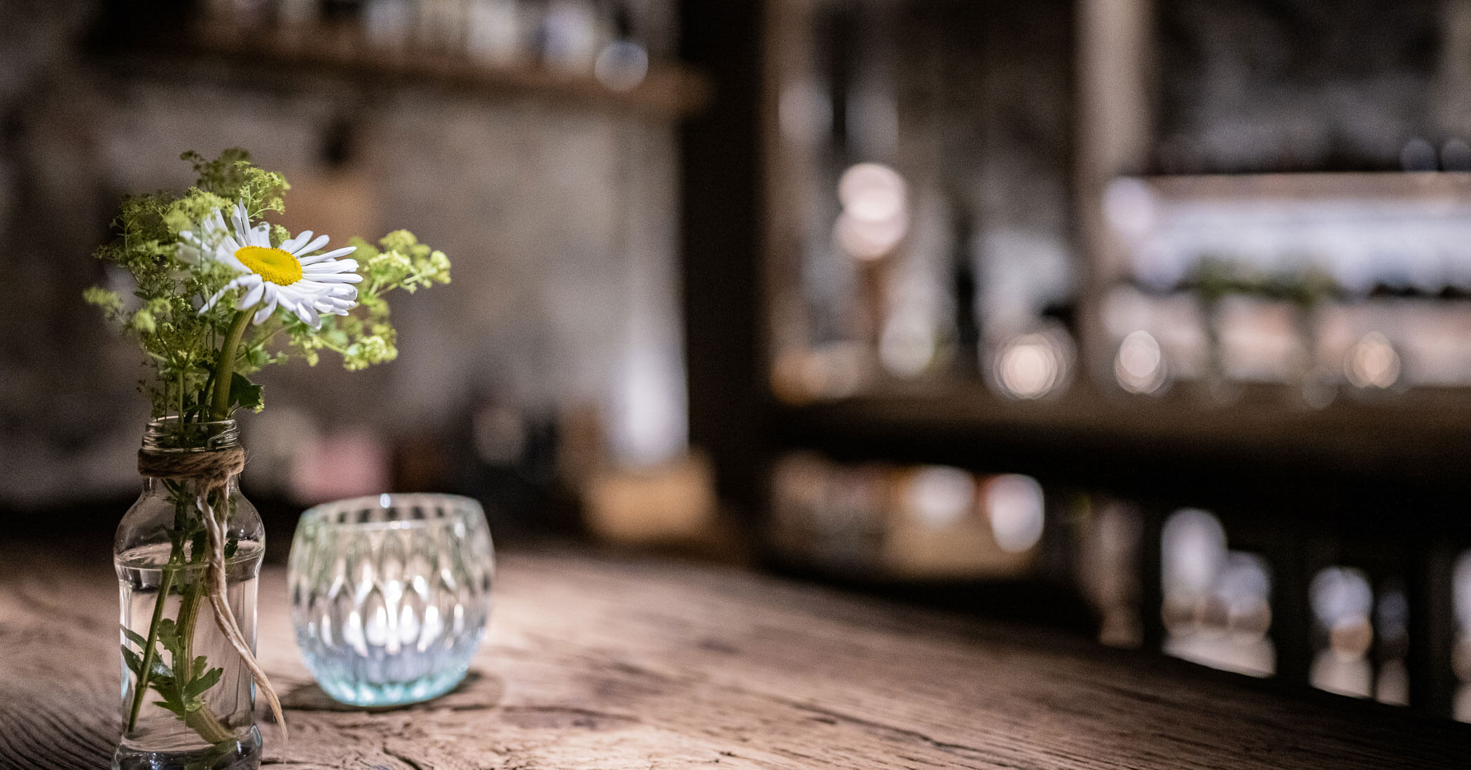 Decorazione su un tavolo di legno - Hotel Anewandter