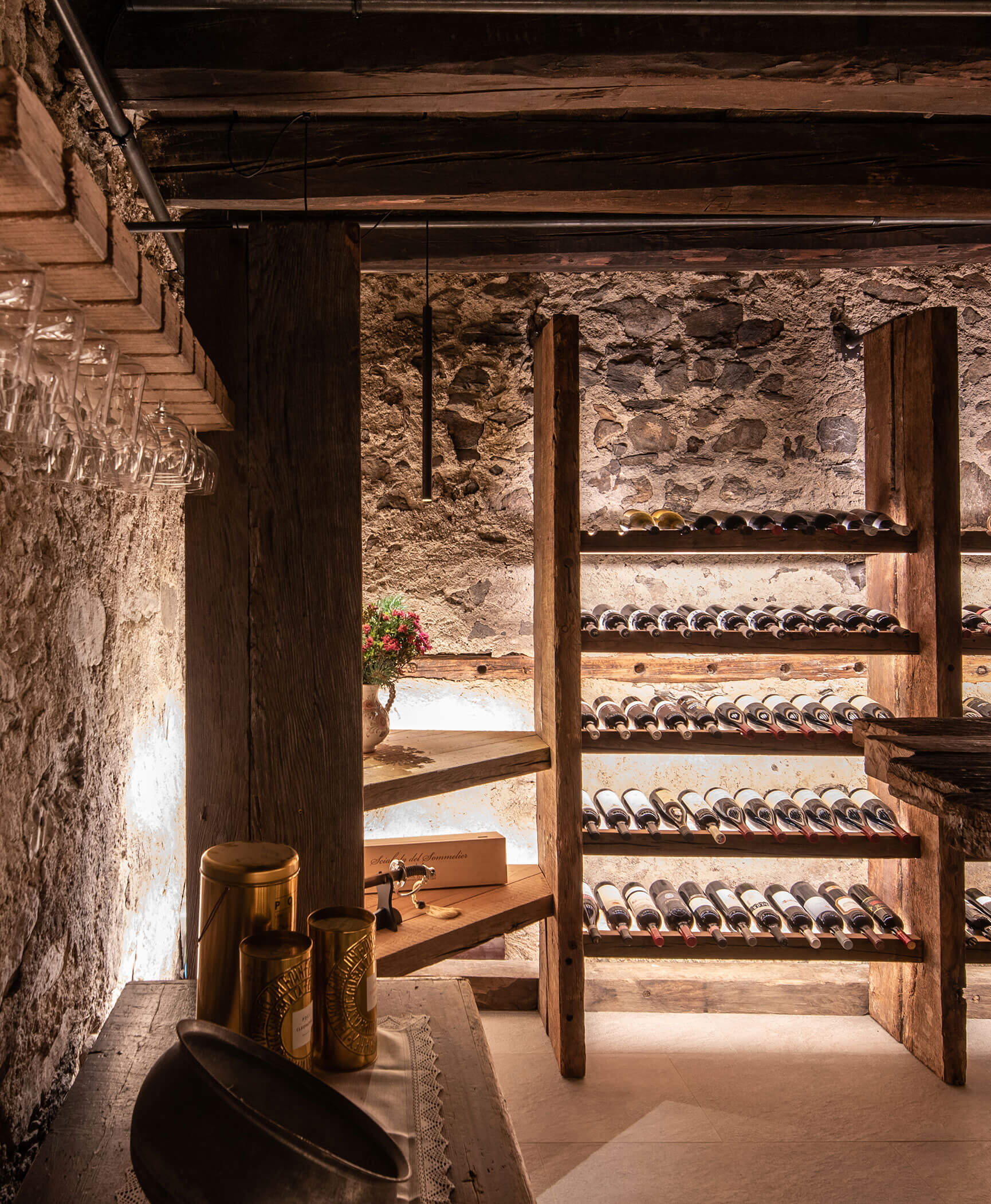 La cantina con tutti i diversi vini - Hotel Anewandter