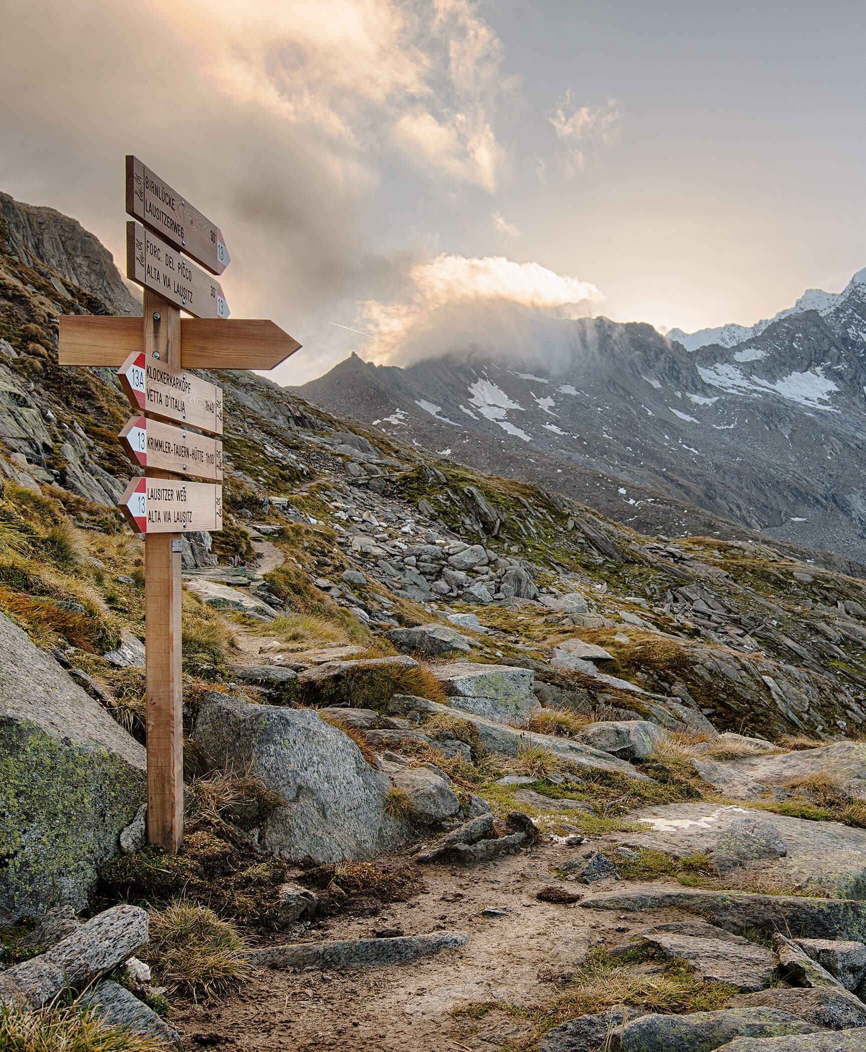Trail marker on a path in the mountains - Hotel Anewandter